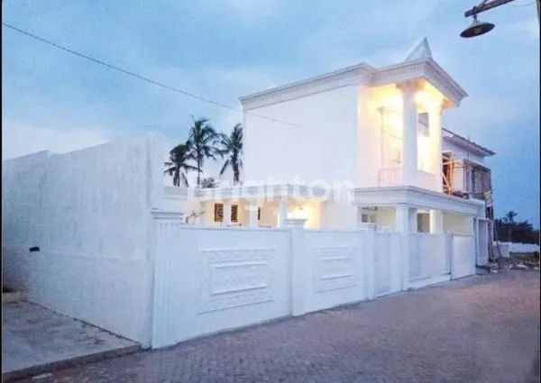 image RUMAH MEWAH MODEL KLASIK 2 LT + KOLAM RENANG HARGA MURAH DI WAGIR KOTA MALANG (1)