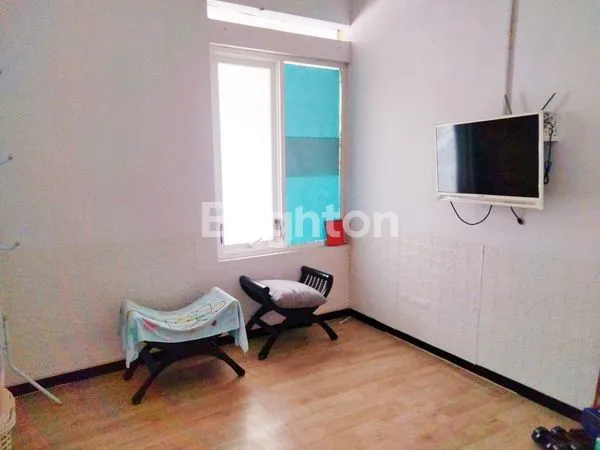 image RUMAH MEWAH MODEL KLASIK 2 LT + KOLAM RENANG HARGA MURAH DI WAGIR KOTA MALANG (2)