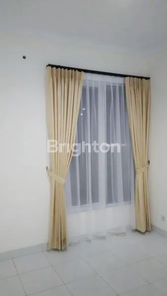 image RUMAH 2 LANTAI SEMI FURNISHED ASRI DEPAN TAMAN THE ICON VERDANT VIEW BSD (6)