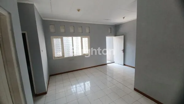 image 1,075 M NEGO, RUMAH SECOND TERAWAT, BUKIT PALMA SURABAYA (8)