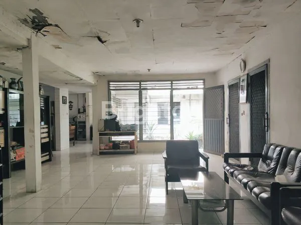 image RUMAH PETEMON TENGAH KOTA SURABAYA (1)