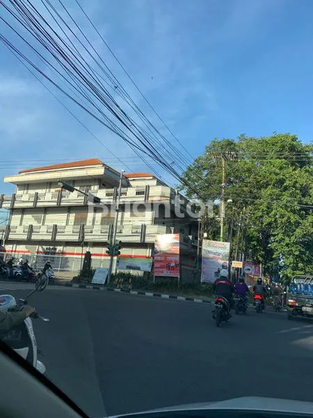 SHOWROOM /!RUKO  DALAM KOTA