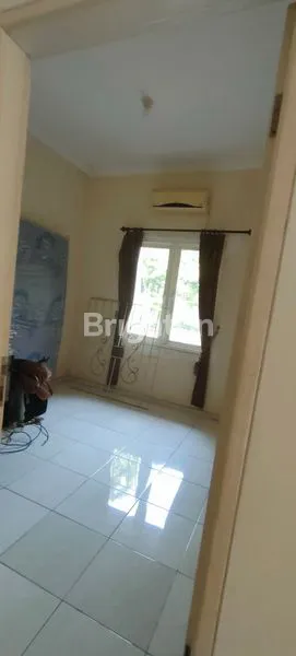 image RUMAH TERAWAT JALAN UTAMA PURI SURYA JAYA ATHENA GEDANGAN (3)