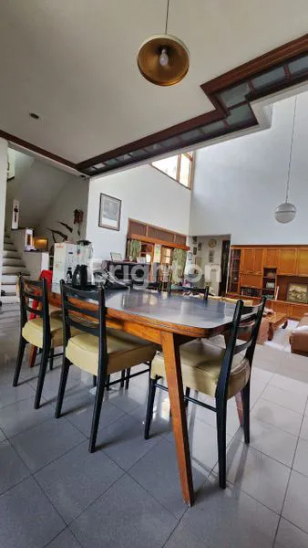 image RUMAH BAGUS TERAWAT KENDANGSARI DEKAT JEMURSARI RUNGKUT (3)