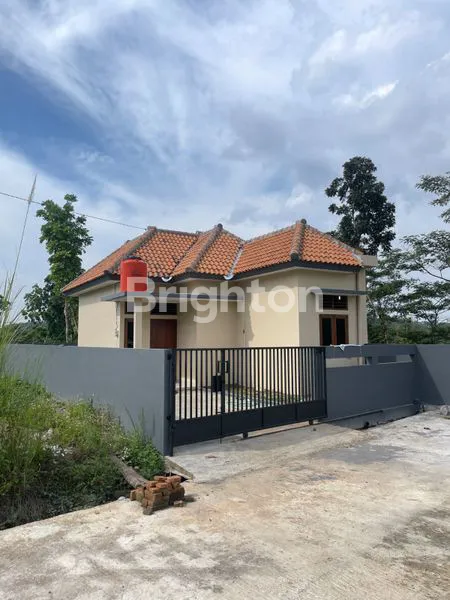 RUMAH HOOK MASIH BARU SIAP DIHUNI LOKASI DEKAT DENGAN UNNES GUNUNGPATI -  SEMARANG