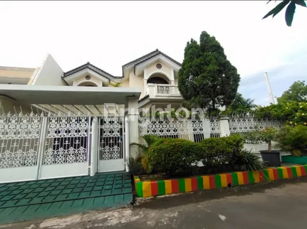 image RUMAH HOOK JALAN KEMBAR RUNGKUT ASRI DEKAT TENGGILIS MEJOYO (1)