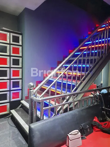 image RUKO 3 LANTAI BONUS TEMPAT KARAOKE FULL FURNISHED MASIH AKTIF BERJALAN (5)