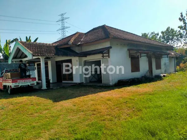 TANAH DAN BANGUNAN LUAS 1945 M2 + PAM +LISTRIK + SDH TEMBOK KELILINGJALAN RAYA