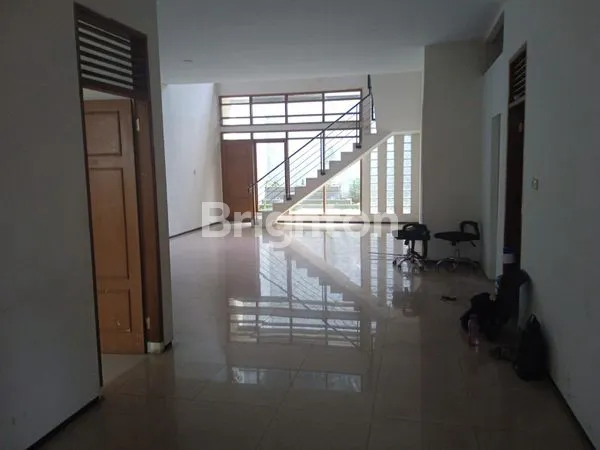 image RUMAH CANTIK 2 LANTAI DI MEKARWANGI BANDUNG (4)