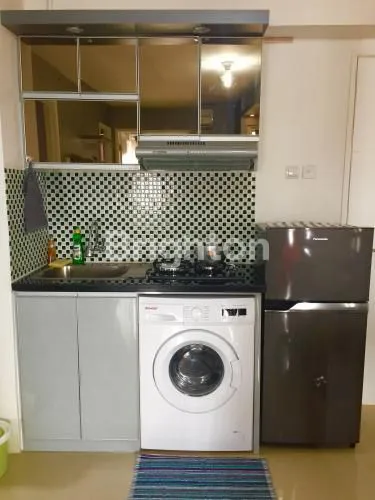 image UNIT YG CANTIK DAN FULL FURNISHED 3BR DI ATAS MALL  (5)