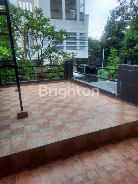 image RUMAH KELAPA GADING JAKARTA 2 LANTAI SIAP HUNI RAPIH DAN BERSIH (4)