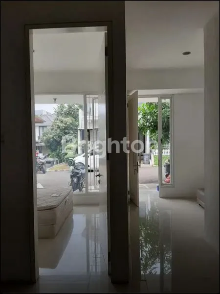 image RUMAH MINIMALIS 4 BR DI DALAM CLUSTER DI JAKARTA SELATAN (1)