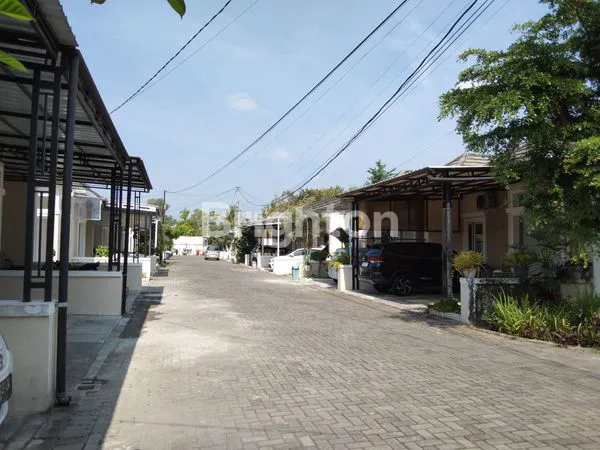 image DALAM CLUSTER PERUMAHAN BANGUNJIWO DIKELILINGI PERUMAHAN PADMA RESIDENCE, TIRTA SEJAHTERA, GRAHAYANA, DLL.SELANGKAH UNIVERSITAS ALMA ATA, UNIVERSITAS MUHAMMADIYAH UMY. (1)