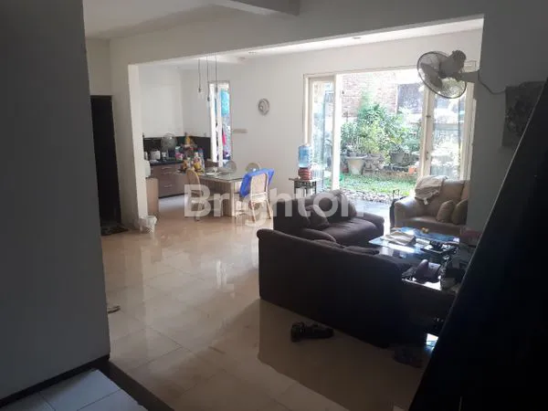 image RUMAH RUNGKUT ASRI,LOKASI STRATEGIS NOL JALAN..SELANGKAH KE PASAR SOPONYONO. (3)