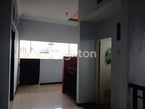 image RUMAH USAHA 2 LANTAI DI RAYA PENANGGUNGAN MOJOKERTO (5)