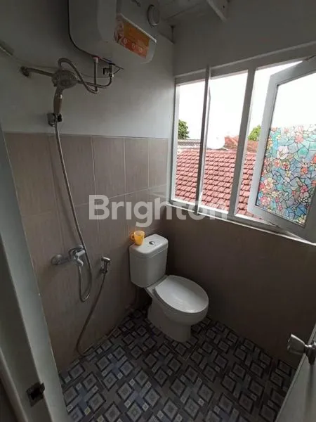 image RUMAH TINGGAL, DENGAN USAHA KOS-KOSAN YANG MASIH AKTIF DI DAERAH BUAH-BUAHAN MALANG (6)