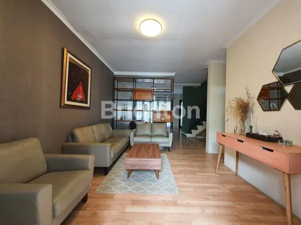 image DIJUAL RUMAH CANTIK DAN MEWAH DUA LANTAI DI PERUM SPRING HILL (8)