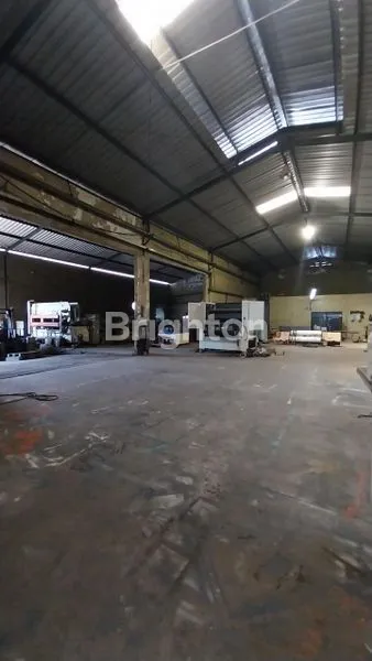 image GUDANG MARGOMULYO PERMAI 2 UNIT JEJER DEKAT TOL TANDES SURABAYA BARAT (4)