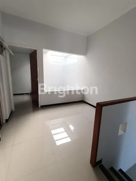 image RUMAH MINIMALIS 2 LANTAI BARU GRESS UNDER 1M DI TENGAH KOTA SOLO (4)