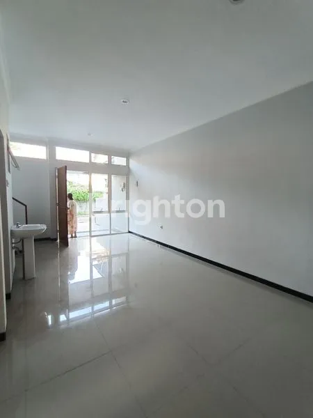 image RUMAH MINIMALIS 2 LANTAI BARU GRESS UNDER 1M DI TENGAH KOTA SOLO (5)