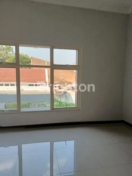 image RUMAH MINIMALIS 2 LANTAI BARU GRESS UNDER 1M DI TENGAH KOTA SOLO (6)