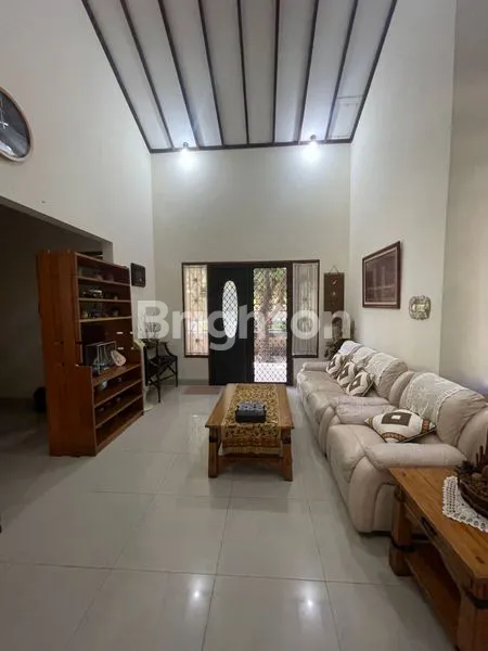 image SIAP PAKAI RUMAH 1LANTAI BUAGUS TERAWAT DI BENDUL MERISI DEKAT JALAN RAYA BESAR STRATEGIS AREA RAMAI DEKAT CITRALAND PAKUWON MALL SURABAYA (5)