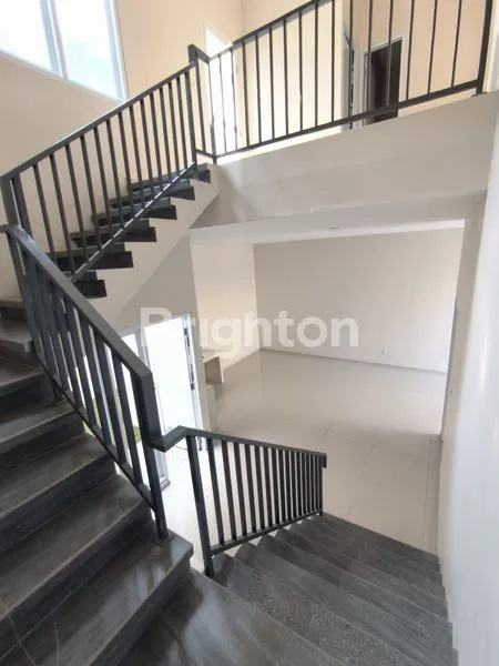 image TERMURAH!! RUMAH BARU GRESS 2 LANTAI SIMPANG DARMO PERMAI SELATAN,  MURAH SAJA (6)