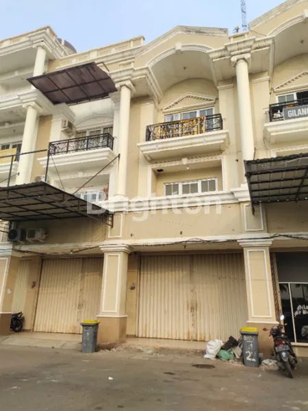 image RUKO 3 LANTAI DI BOULEVARD HARAPAN INDAH SIAP PAKAI (1)