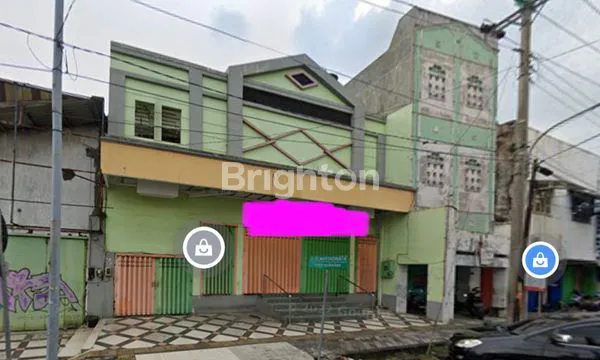 RUANG USAHA!! TENGAH KOTA SOLO! SIAP DI PAKAI USAHA APA AJA!! LOKASI JUARANYA DI SOLO!! LEBAR DEPAN BAGUS!! ANTI BANJIR!! ROW JALAN 4 MOBIL