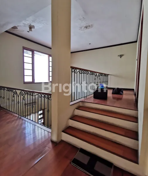 image RUMAH PERUMAHAN ELITE DEKAT GATE DEPAN ROW JALAN LEBAR DARMO HILL (1)