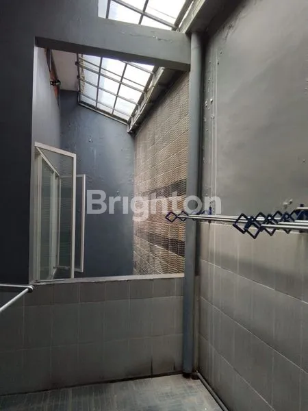 image RUMAH 2 LANTAI SIAP HUNI, TERAWAT DAERAH PONDOK TJANDRA INDAH CLUSTER MANGGIS (2)