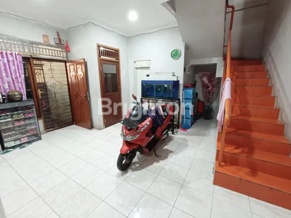 image RUMAH PEKOJAN TAMBORA 2,5 LANTAI, TERAWAT, BEBAS BANJIR, DEKAT TOL (4)