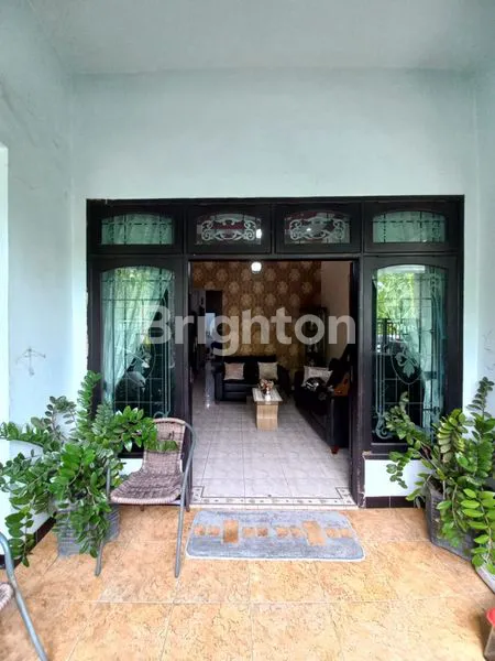 image RUMAH MODERN MINIMALIS LOKASI STRATEGIS DEKAT JALAN RAYA MERR DEKAT APARTEMEN TERKENAL DEKAT STIKOM (3)