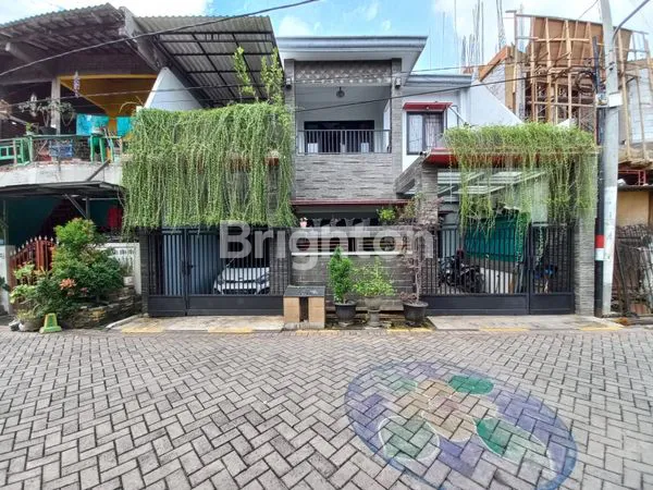 image RUMAH MODERN MINIMALIS LOKASI STRATEGIS DEKAT JALAN RAYA MERR DEKAT APARTEMEN TERKENAL DEKAT STIKOM (1)