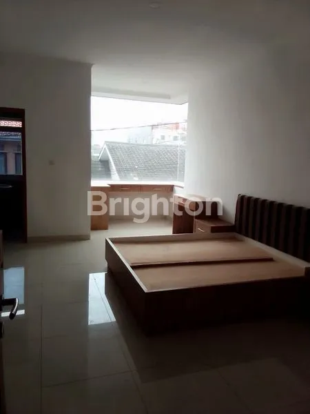 image RUMAH CANTIK TERAWAT SIAP HUNI DI TENGAH KOTA BANDUNG (4)