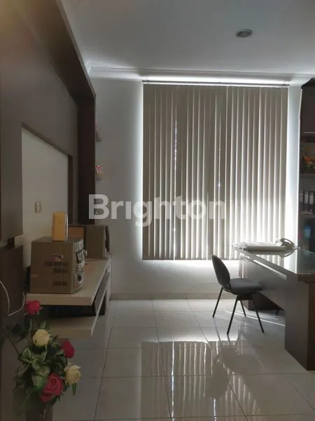 image RUKO  2 LT TENGAH KOTA .PUSAT  PERDAGANGAN BEBAS  BANJIR , 5 MNT KE SIMPANG 5, 5 MNT  KE RS  TLOGOREJO SEMI FURNISH , 1 UNIT AC, DAPUR KITCHEN SET, KOMPOR TANAM, KULKAS  (2)