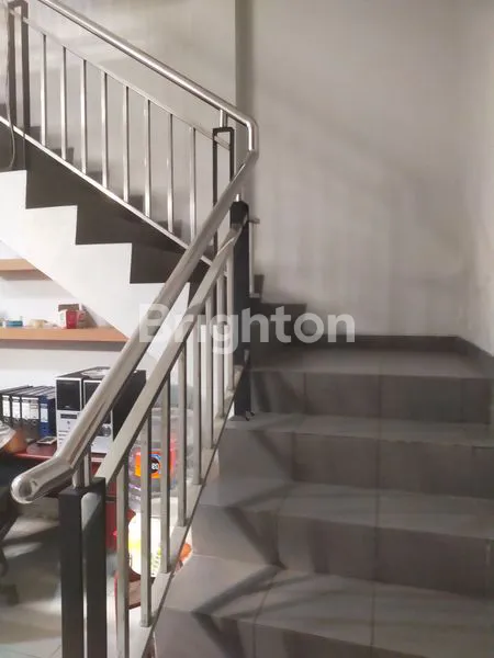 image RUKO  2 LT TENGAH KOTA .PUSAT  PERDAGANGAN BEBAS  BANJIR , 5 MNT KE SIMPANG 5, 5 MNT  KE RS  TLOGOREJO SEMI FURNISH , 1 UNIT AC, DAPUR KITCHEN SET, KOMPOR TANAM, KULKAS  (6)