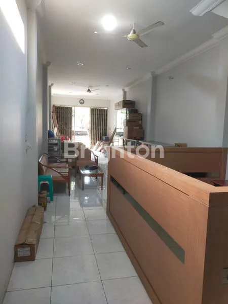 image RUKO  2 LT TENGAH KOTA .PUSAT  PERDAGANGAN BEBAS  BANJIR , 5 MNT KE SIMPANG 5, 5 MNT  KE RS  TLOGOREJO SEMI FURNISH , 1 UNIT AC, DAPUR KITCHEN SET, KOMPOR TANAM, KULKAS  (5)