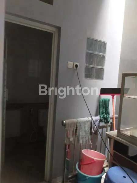 image RUKO  2 LT TENGAH KOTA .PUSAT  PERDAGANGAN BEBAS  BANJIR , 5 MNT KE SIMPANG 5, 5 MNT  KE RS  TLOGOREJO SEMI FURNISH , 1 UNIT AC, DAPUR KITCHEN SET, KOMPOR TANAM, KULKAS  (8)