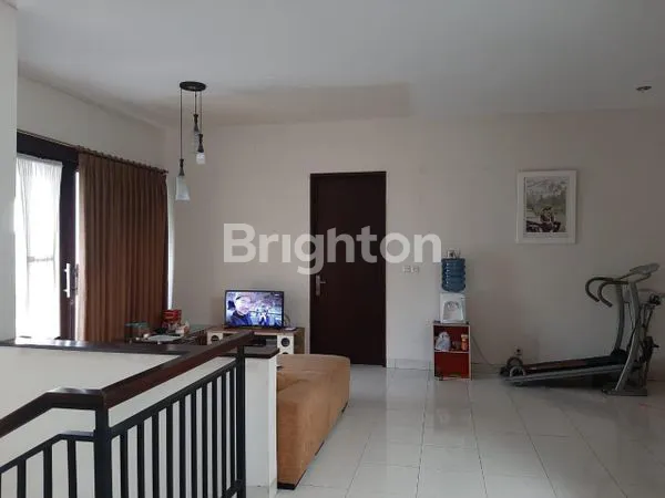 image RUMAH HOOK APIK TERAWAT BERHAWA SEJUK DAN NYAMAN DI SARIWANGI KAB BANDUNG BARAT (6)