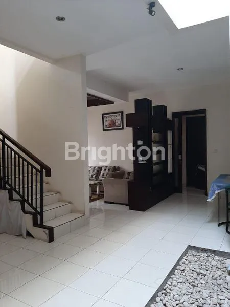 image RUMAH HOOK APIK TERAWAT BERHAWA SEJUK DAN NYAMAN DI SARIWANGI KAB BANDUNG BARAT (5)