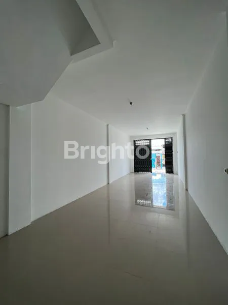 image DI JUAL RUKO 3 LANTAI RAYA WADUNGASRI. LOKASI RAMAI DAN COCOK BUAT KANTOR, TOKO ATAU DEPOT (1)