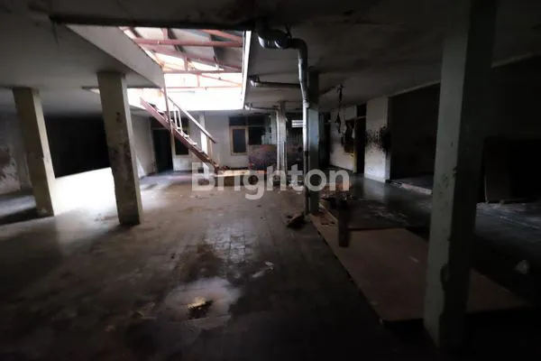 image RUMAH BESAR DI SAYAP RIAU COCOK UNTUK CAFE ATAU KANTOR (5)