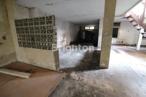 image RUMAH BESAR DI SAYAP RIAU COCOK UNTUK CAFE ATAU KANTOR (3)