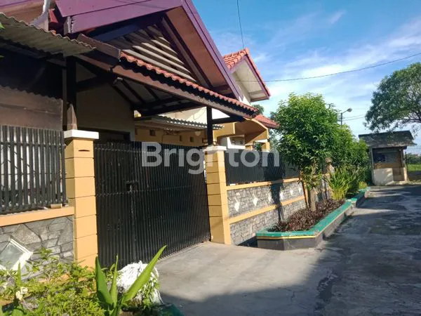 image PERUMAHAN TAMAN PONDOK INDAH, LOKASI STRATEGIS DI JALAN KEMBAR RAYA WIYUNG SURABAYA, ROW JALAN LEBAR, BEBAS BANJIR, AKSES MUDAH KE PUSAT KOTA MAUPUN LUAR KOTA, HANYA 2 KM DARI GATE TOL GUNUNGSARI (4)