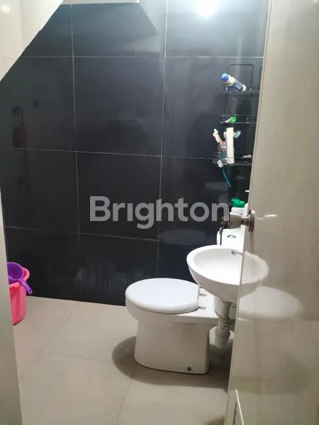 image RUMAH DI WISATA SEMANGGI LOKASIS STRATEGIS DEKAT RAYA MERR (3)