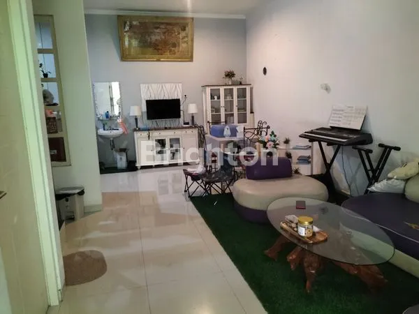 image RUMAH DI WISATA SEMANGGI LOKASIS STRATEGIS DEKAT RAYA MERR (6)