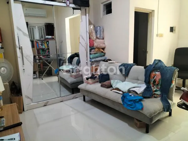 image RUMAH DI WISATA SEMANGGI LOKASIS STRATEGIS DEKAT RAYA MERR (7)