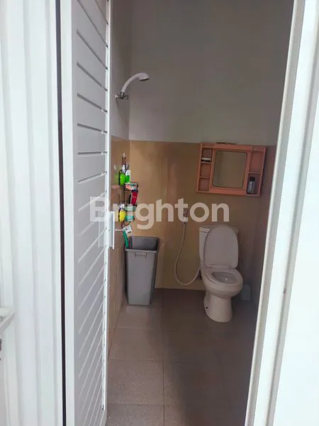 image DIJUAL RUMAH BESAR DENGAN KOLAM RENANG PRIBADI, DEKAT JALAN MAGELANG DAN DEKAT KE HOTEL HAYTT. (8)