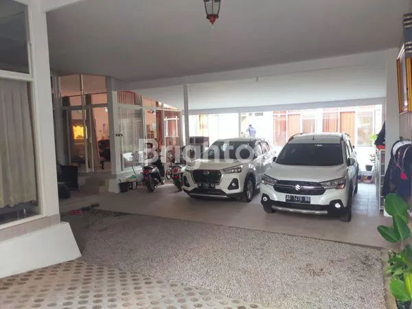 image DIJUAL RUMAH BESAR DENGAN KOLAM RENANG PRIBADI, DEKAT JALAN MAGELANG DAN DEKAT KE HOTEL HAYTT. (2)